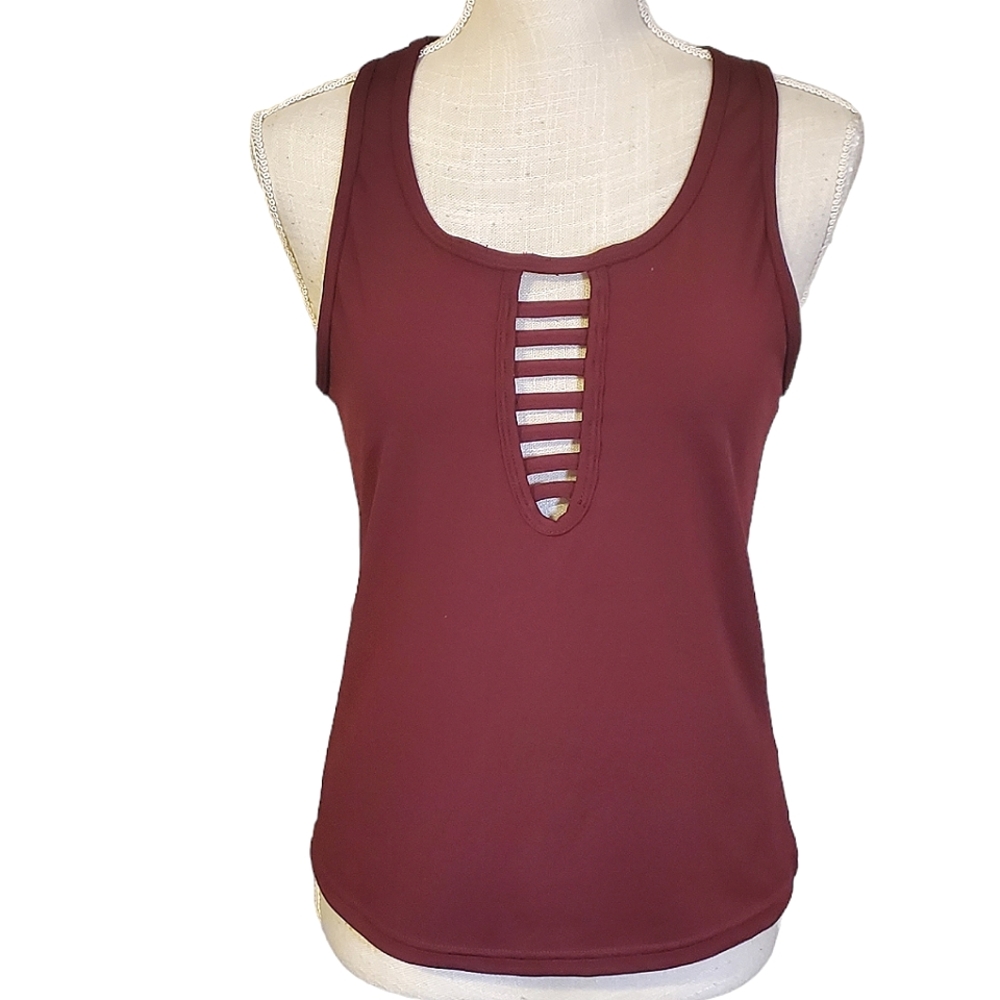 POP FIT | Women's burgundy keyhole-panel front racerback tank top.